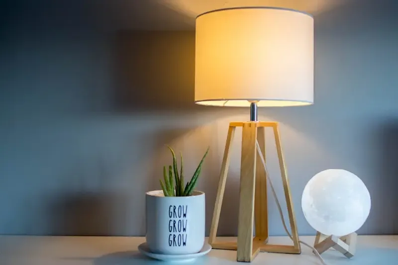 Minimalist Desk Lamp in white